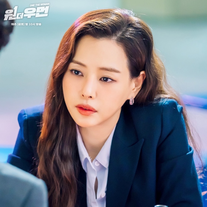 他們竟被嫌醜!《One the woman》李荷妮被嫌「高壯醜」差點整酒窩,網酸孔劉「太醜看不下去」卻狠打臉!