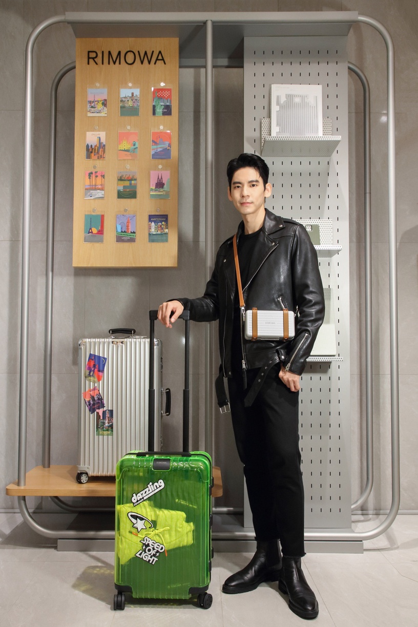 RIMOWA台北忠孝專門店盛大開幕,超吸睛 Essential Neon 螢光色行李箱限量發售!