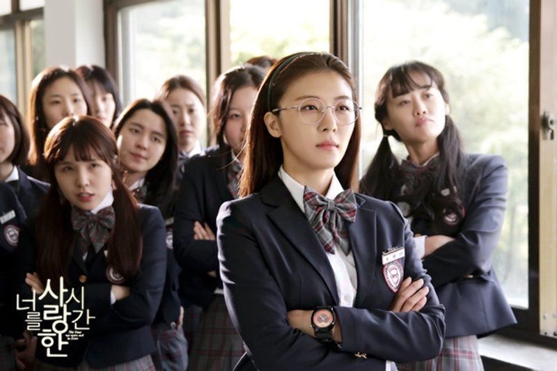 韓劇女星30歲穿校服!《Happiness》韓孝周&《海岸村恰恰恰》申敏兒美到無違和,宋慧喬有點怪,她最出戲
