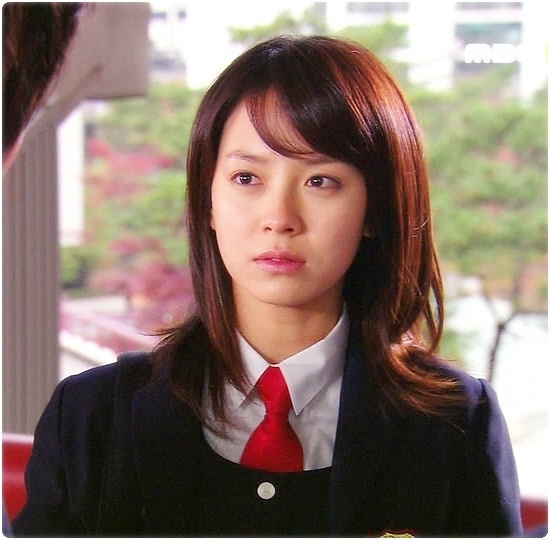 韓劇女星30歲穿校服!《Happiness》韓孝周&《海岸村恰恰恰》申敏兒美到無違和,宋慧喬有點怪,她最出戲