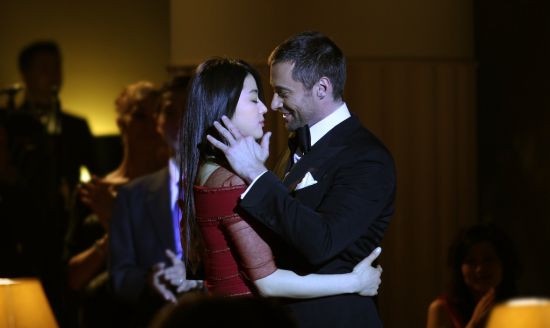 超意外的韓星吻戲!《One the woman》李荷妮吻過吳漣序?全智賢吻過休傑克曼、李冰冰?成東鎰這吻戲亮了