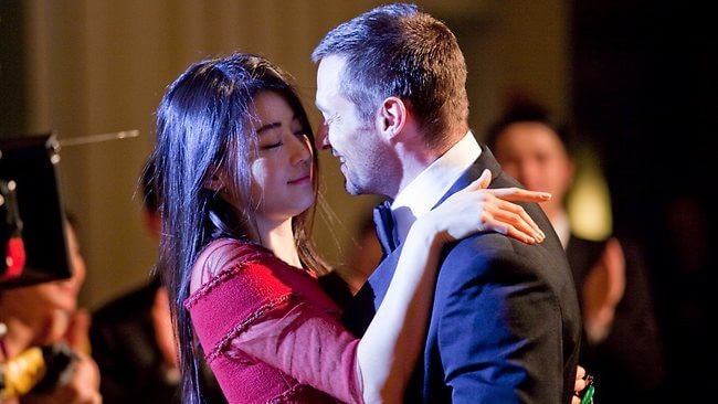 超意外的韓星吻戲!《One the woman》李荷妮吻過吳漣序?全智賢吻過休傑克曼、李冰冰?成東鎰這吻戲亮了