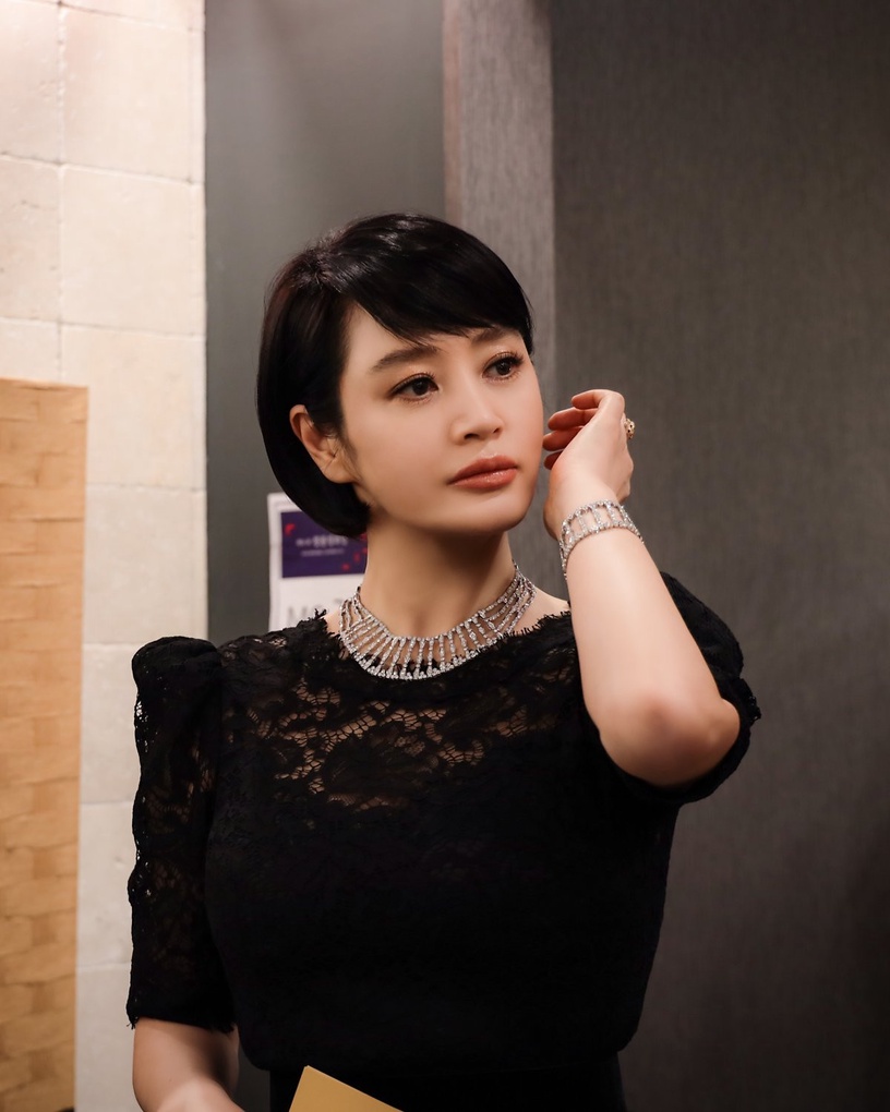 《現正分手中》宋慧喬生硬法語挨轟?韓星為戲學外語,宋仲基苦練義語,李荷妮法語打趴宋慧喬
