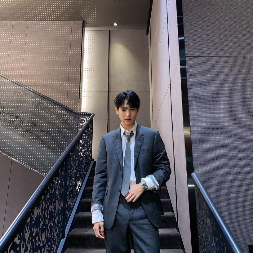 Netflix《戀慕》高顏值配角!女二竟曾是大企業服裝設計師,首集小童星網讚像IU,演技打趴大人