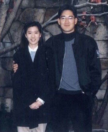美到不輸明星的財閥!林世玲同框李政宰,逆天鉛筆腿引熱議,她出身頂級財閥卻命運悽慘