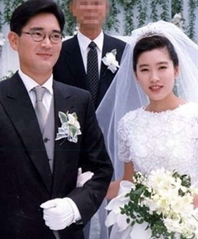 美到不輸明星的財閥!林世玲同框李政宰,逆天鉛筆腿引熱議,她出身頂級財閥卻命運悽慘