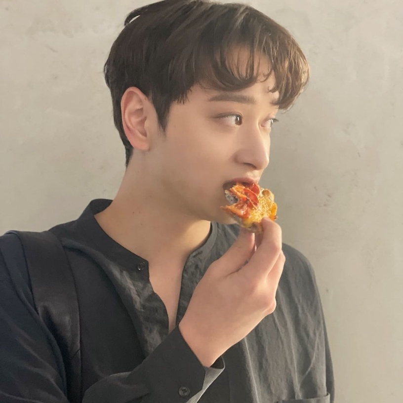2021韓網票選「最會吃的大胃王明星」TOP6!BTS Jin一天能吃8餐,冠軍一餐吃12碗拉麵!
