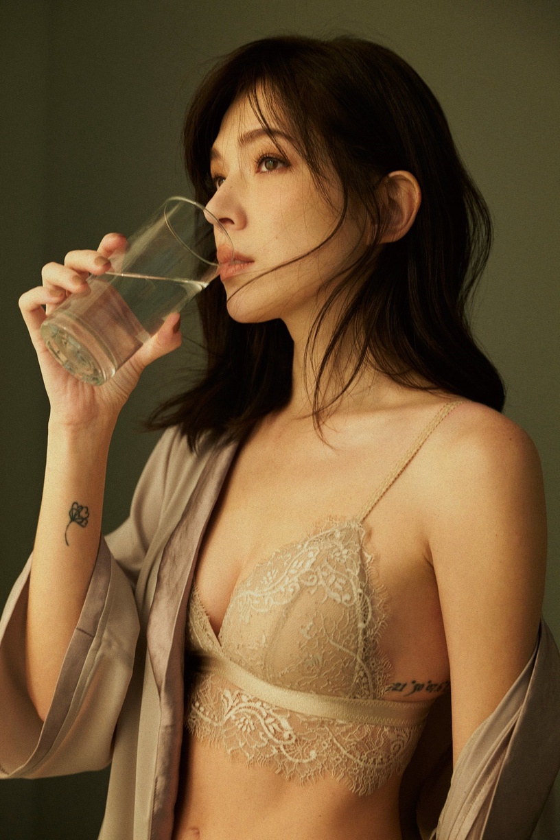 許瑋甯自創內衣品牌「an.niversary」正式開賣!蕾絲內衣、緞面睡袍,舒適風格質感爆表