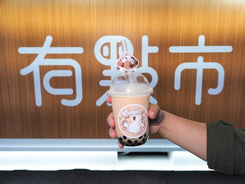 好想兔珍奶、大臉燒這邊吃!好想兔快閃店進軍大稻埕,夕陽搭配白色貨櫃屋超好拍
