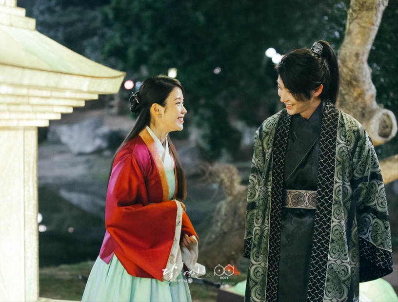 演技不輸專業演員的愛豆!《衣袖紅鑲邊》俊昊史劇腔網讚爆,IU公認代表作不是《步步》