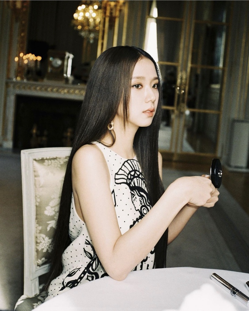 關於《雪降花》Blackpink Jisoo1: 擁有超狂家世背景 一家人都神仙級顏值