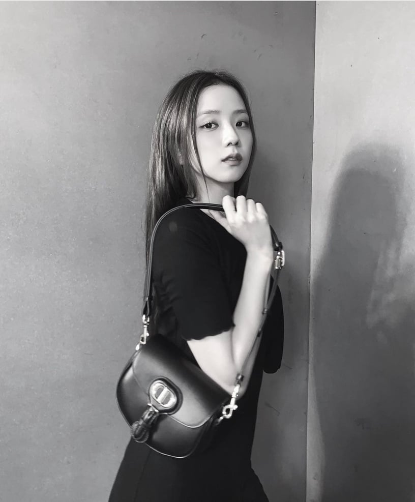 關於《雪降花》Blackpink Jisoo1: 擁有超狂家世背景 一家人都神仙級顏值