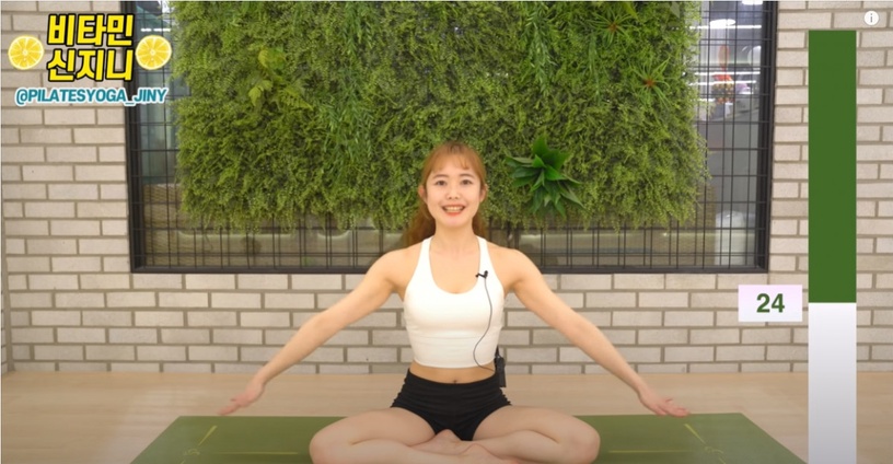 瘦手臂動作五:手打直上下擺動
