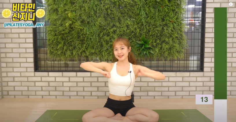瘦手臂運動一:小雞振翅