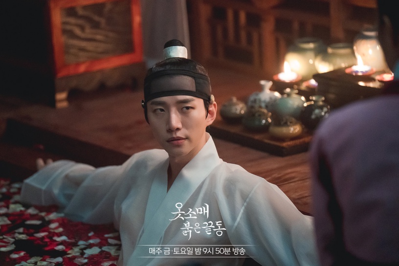 當完兵更勾人的男星!《衣袖紅鑲邊》俊昊落水戲網暴動,玄彬《阿宮》禁慾誘惑力太強!