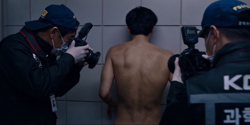 戲路不受限的演員!金秀賢《某一天》19禁背面全裸、李準基變臉演技強,他連不舉都能演