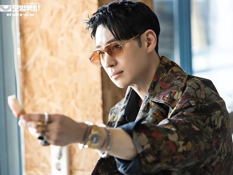 戲路不受限的演員!金秀賢《某一天》19禁背面全裸、李準基變臉演技強,他連不舉都能演