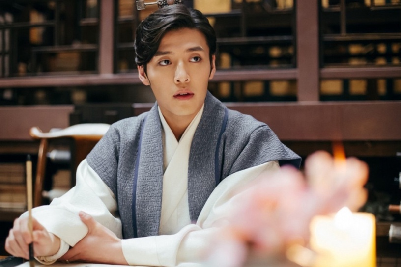 戲路不受限的演員!金秀賢《某一天》19禁背面全裸、李準基變臉演技強,他連不舉都能演