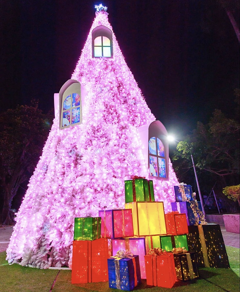 「2021屏東聖誕節」即日起登場!漸層雪花燈海隧道太浪漫,超夢幻粉紅聖誕村必朝聖!