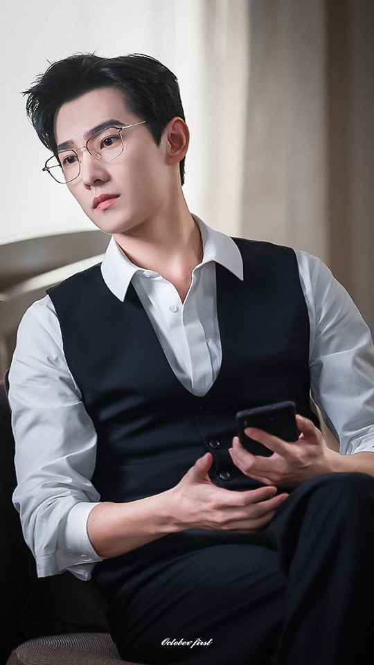 2021陸劇男主「眼鏡殺」3:楊洋 飾演《你是我的榮耀》于途