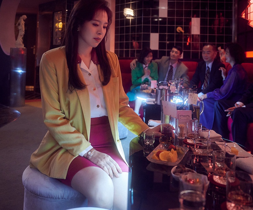 Netflix《華燈初上》幕後秘密!劉品言這幕劇本沒有,李李仁「塞冰塊」竟是現場發輝?