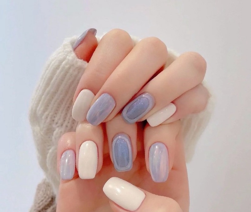 「Pantone 2022長春花藍」美甲款式推薦!棋盤格、冰晶暈染仙氣爆棚,讓指尖散發高級感