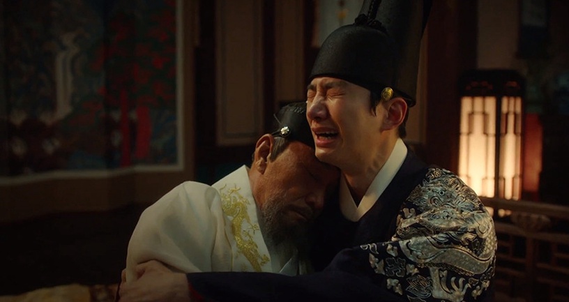 《衣袖紅鑲邊》李俊昊哭戲藏魔鬼細節!阿公駕崩,他「心碎到說不出話」連聲音都有戲!