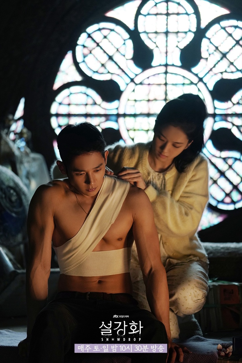 第1部劇就演主角的韓星!《雪降花》Jisoo被轟爆,文佳煐竟為Joy作配,只有她沒被罵?