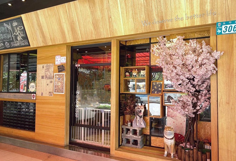 台北「寵物咖啡廳」推薦7:捲尾巴Let's Pet Paws Restaurant