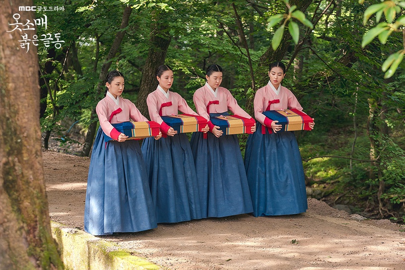 《衣袖》歷史上的宮女解析!德任「至密宮女」是最可能變嬪妃的宮女?連王圓房也得管?