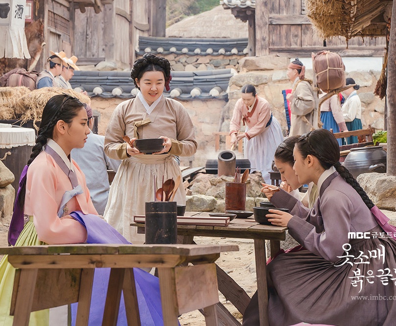 《衣袖》歷史上的宮女解析!德任「至密宮女」是最可能變嬪妃的宮女?連王圓房也得管?