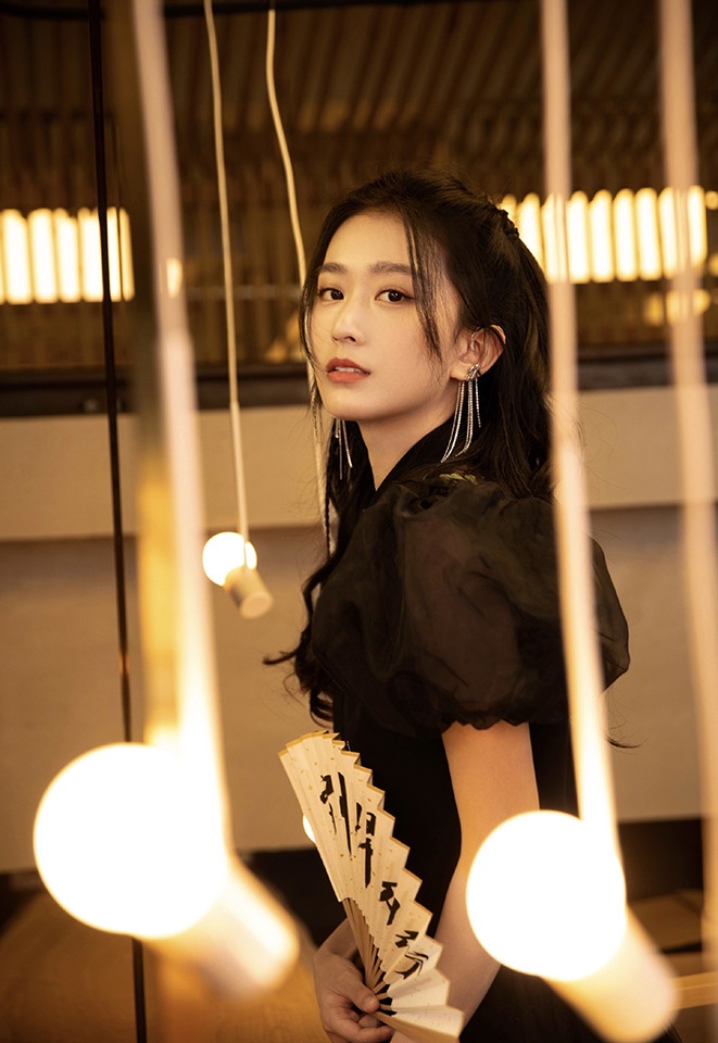 古裝劇《雪中悍刀行》美人古裝vs時裝6:嘉澤 飾演 魚幼薇