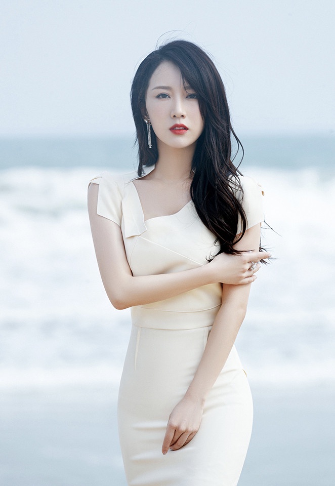 古裝劇《雪中悍刀行》美人古裝vs時裝8:李念 飾演 徐脂虎