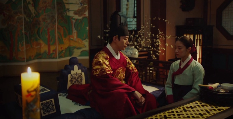 《衣袖紅鑲邊》7個完美對稱!書庫世孫掐脖vs當王後強吻,「等待」也神對稱,卻好心酸