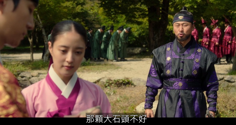 《衣袖》7個劇情隱喻!「紅衣袖」指德任的心,袖子沾濕&遮住有玄機,「梅花」隱喻最絕