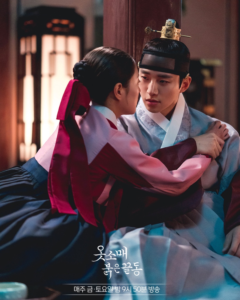 《衣袖紅鑲邊》劇版沒演的小說片段!小說「圓房」比劇版更慾,李祘不但超寵兒子,還是大醋王