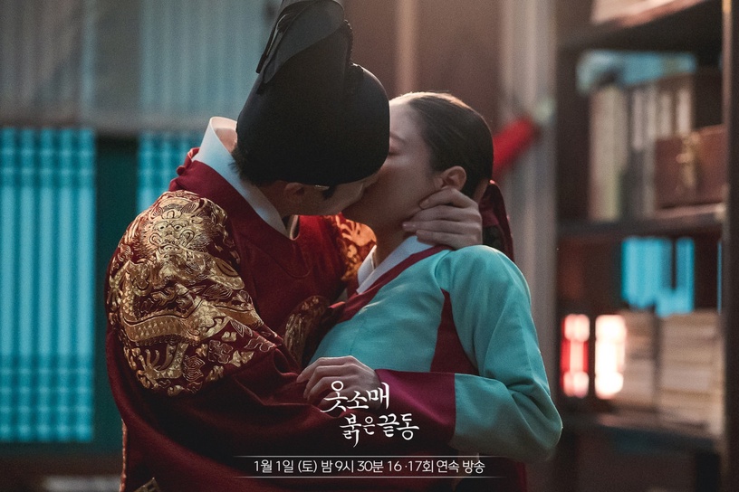 《衣袖紅鑲邊》劇版沒演的小說片段!小說「圓房」比劇版更慾,李祘不但超寵兒子,還是大醋王