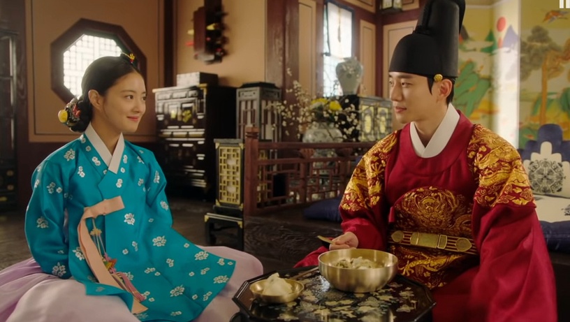 《衣袖紅鑲邊》劇版沒演的小說片段!小說「圓房」比劇版更慾,李祘不但超寵兒子,還是大醋王