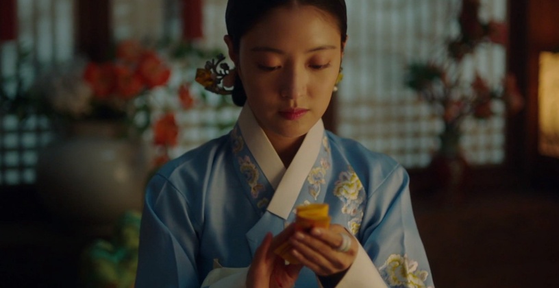 《衣袖紅鑲邊》結局前後呼應!「香囊」是德任對「夫君的愛」,首集&結局藏最大神呼應