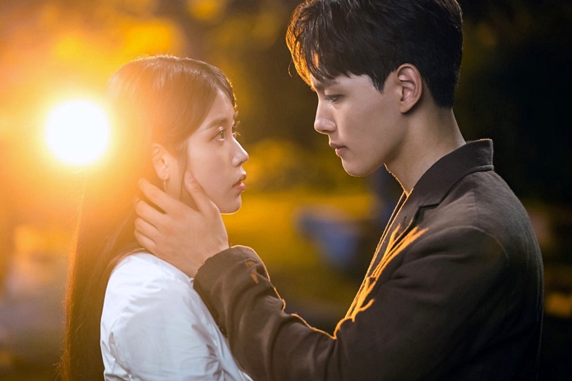 《衣袖紅鑲邊》李俊昊熬12年翻紅!韓網熱議「偶像轉型演員」代表作,IU、任時完都入榜