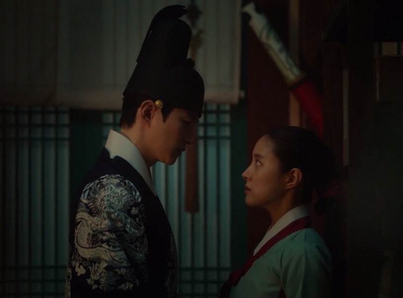 《衣袖紅鑲邊》劇本沒有的橋段!德任「告別自己」是導演加的,俊昊連「聲音」都有戲!
