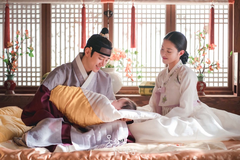 《衣袖紅鑲邊》歷史上祘有多愛德任?霸道求愛,還親手為她寫墓誌銘:你的死,我非常非常悲傷