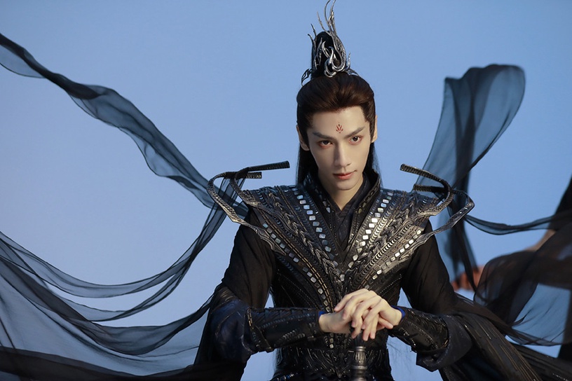 2022待播古裝劇男主造型4:羅雲熙《長月燼明》