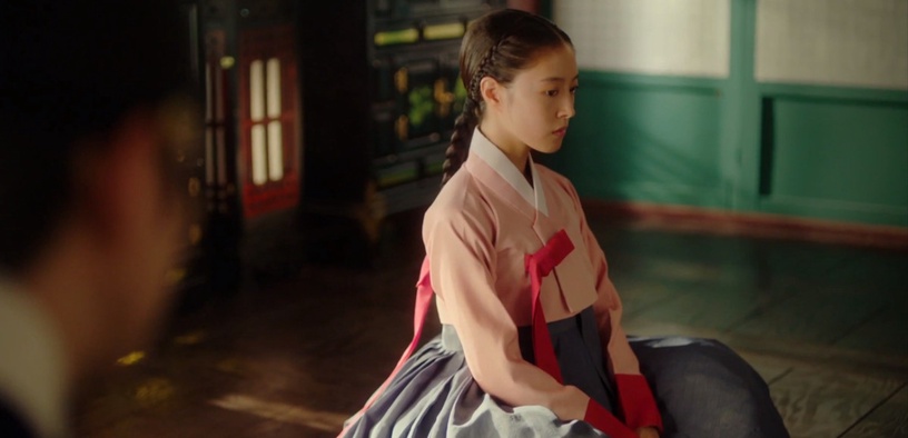 《衣袖紅鑲邊》彩蛋細節!結局「凌霄花」盛開藏隱喻,祘因德任分心,寫下的字是「愛」