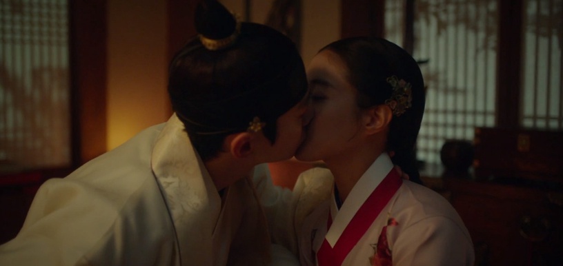 原本真是19禁!《衣袖紅鑲邊》「祘親吻她紋身」圓房戲被刪光,《鬼怪》孔劉超慾吻戲也不完整