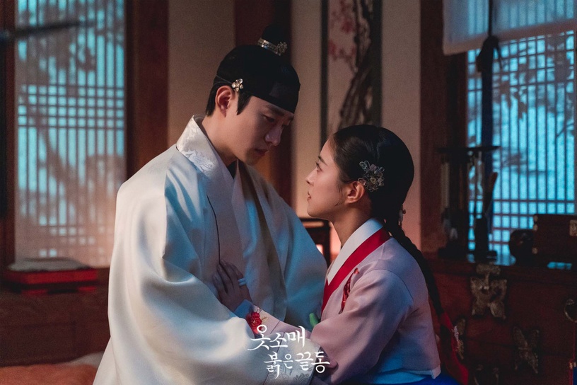 原本真是19禁!《衣袖紅鑲邊》「祘親吻她紋身」圓房戲被刪光,《鬼怪》孔劉超慾吻戲也不完整