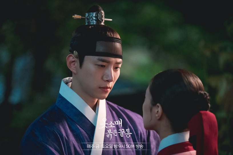 《衣袖紅鑲邊》結局後主演近況!李俊昊戲約不斷,但卻走不出李祘?俊昊:我常常想起那座別堂