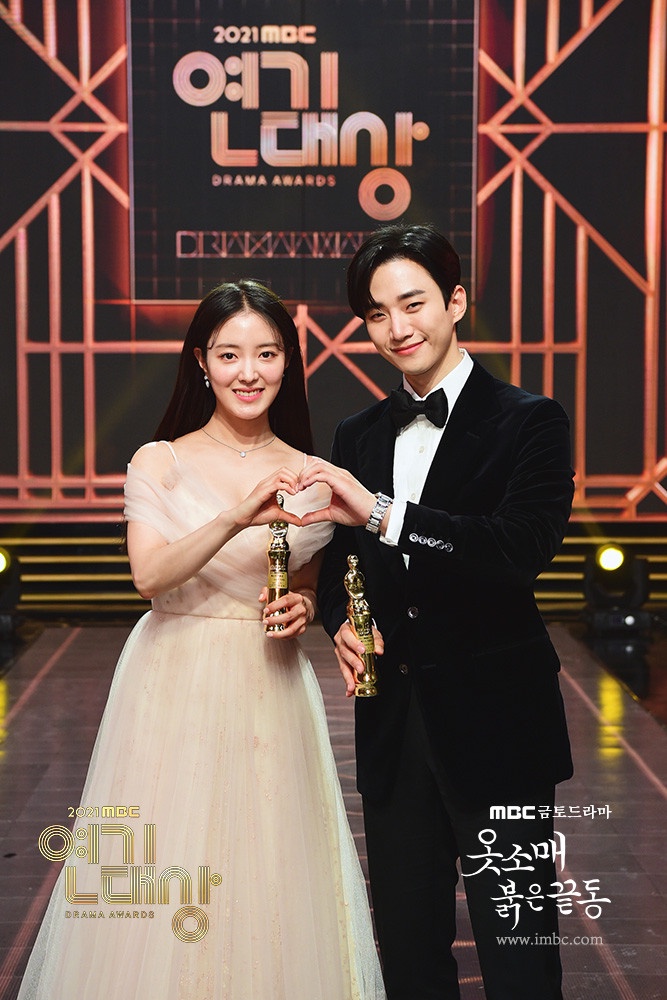 《衣袖紅鑲邊》結局後主演近況!李俊昊戲約不斷,但卻走不出李祘?俊昊:我常常想起那座別堂