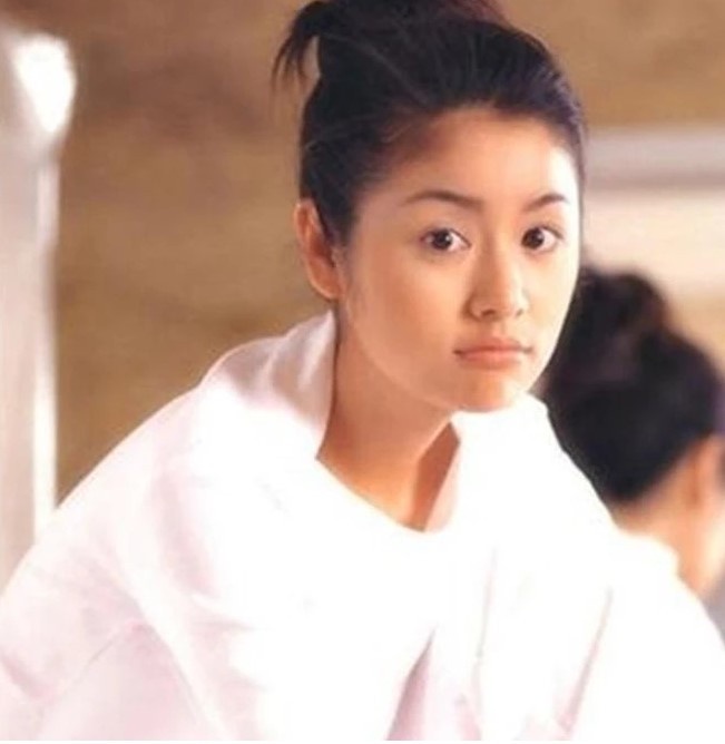 《華燈2》6女星年輕舊照!楊謹華造型太衝擊,林心如出道27年都沒變,郭雪芙20歲長這樣