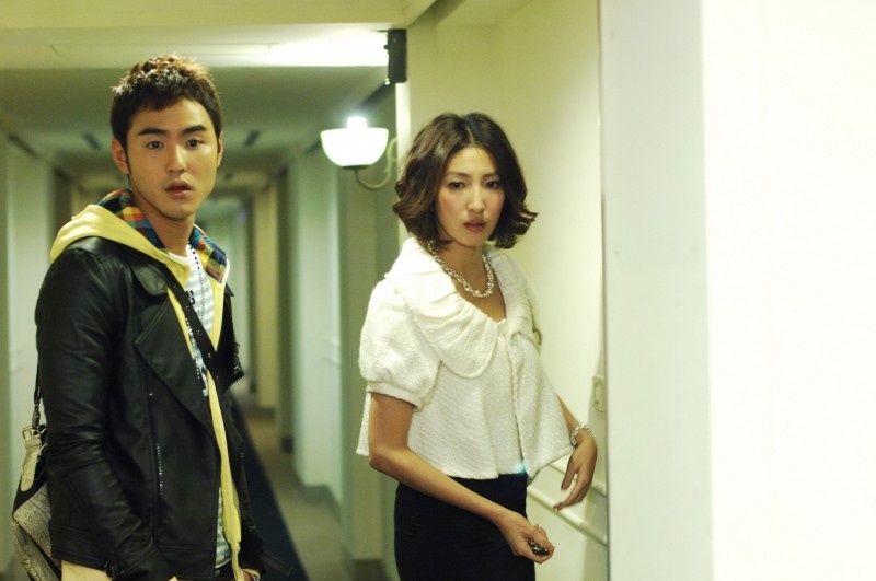 Netflix《華燈初上2》楊謹華經典角色!曾演劉德華MV,《敗犬》爆紅前被欺負?劇組竟要她「試床戲」